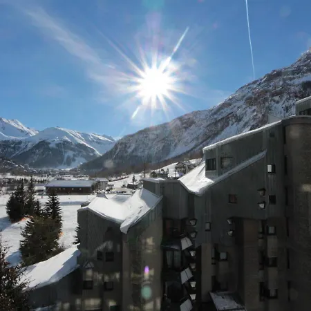 Skis Aux Pieds A La Daille Avec Balcon Et Cuisine Equipee - Fr-1-694-175 Apartment